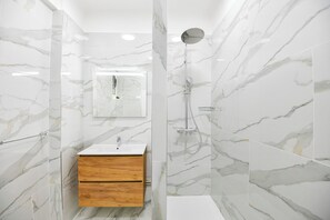 Doccia, asciugacapelli, asciugamani