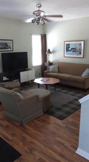 Smart TV, DVD player, books, video library - Welcome to
HAVEN Cottage (South Haven)