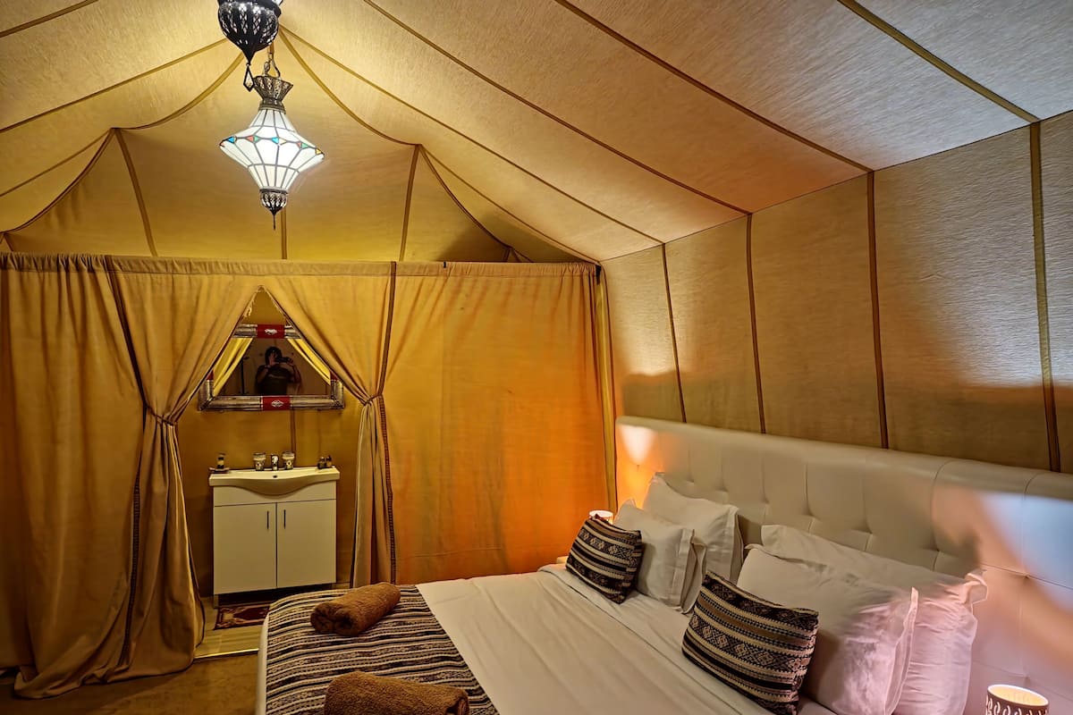 Premium bedding, pillowtop beds, free WiFi, bed sheets
