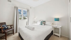 3 bedrooms, iron/ironing board, travel cot, free WiFi - Calamandah House in Blackheath (Blackheath)