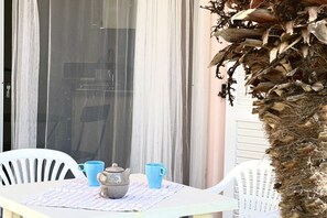 Outdoor dining - Palme 1/C - Marcelli, one-room apartment with garden, Residence Le Palme (Marcelli)