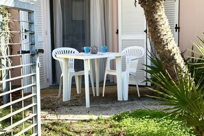 Outdoor dining - Palme 1/C - Marcelli, one-room apartment with garden, Residence Le Palme (Marcelli)