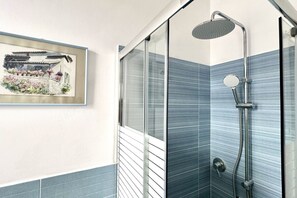 Shower, bidet, towels - M385 - Marcelli, new three-room apartment with parking space (Marcelli)