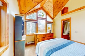 3 bedrooms, iron/ironing board, Internet, bed sheets