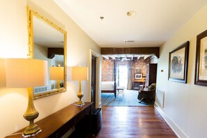 1 bedroom, desk, iron/ironing board, WiFi - The River Walk Inn - Room 802 (Natchez)