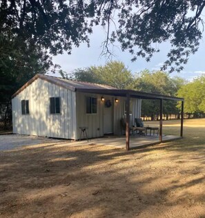 Exterior - Cozy & Quite Studio Apartment close to the Lake (Fort Worth)