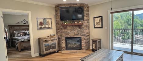 Smart TV, fireplace