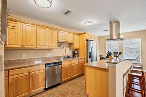 獨棟房屋, 多張床, 廚房, 花園景觀 (SVS227-A) | 私人廚房 | 電冰箱、微波爐、烤箱、爐台