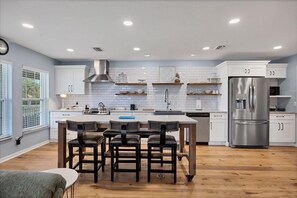 獨棟房屋, 多張床, 廚房, 城市景觀 (SVS227-B) | 私人廚房 | 電冰箱、微波爐、烤箱、爐台