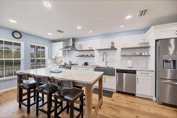 獨棟房屋, 多張床, 廚房, 城市景觀 (SVS227-B) | 私人廚房 | 電冰箱、微波爐、烤箱、爐台