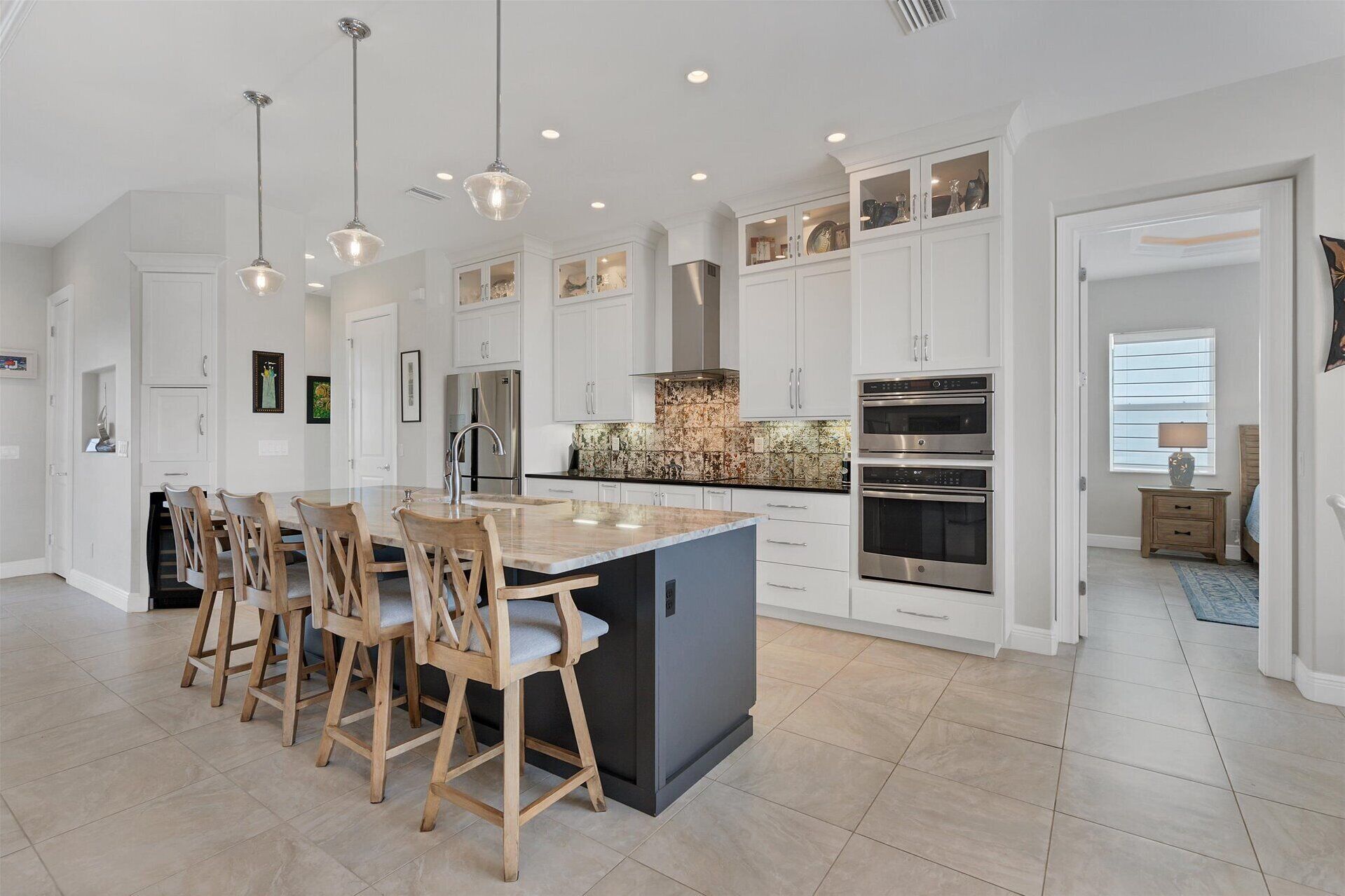 Casa, várias camas, cozinha, vista para a piscina (BRP329) | Cozinha privada | Geladeira, micro-ondas, fogão, cooktop