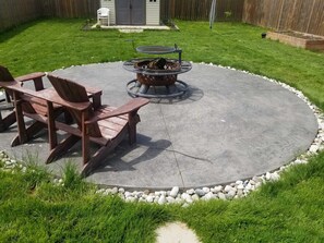 Terrace/patio - Spacious and Modern Home, 10 mins to Restaurants, Shops and Parks. (Welland)