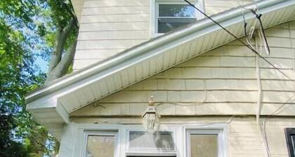 Mainline Retreat with view 3 bdrm private home
