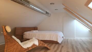 3 bedrooms, in-room safe, iron/ironing board, free WiFi