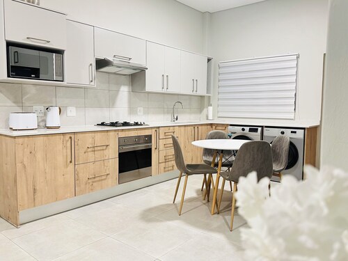 Modern and tranquil apartment nestled near vibrant shopping centre's and malls!