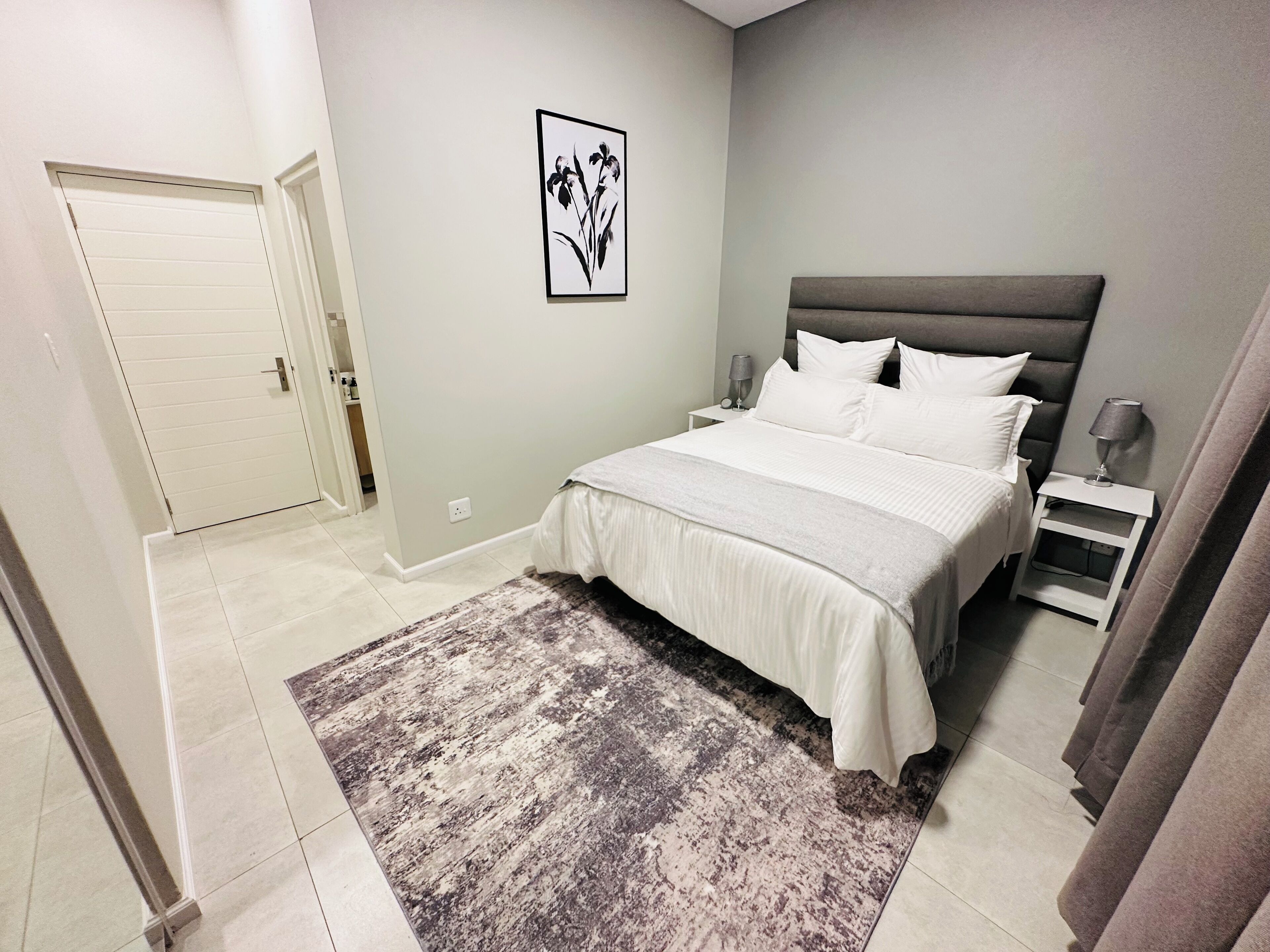 2 slaapkamers, een strijkplank/strijkijzer, wifi, beddengoed