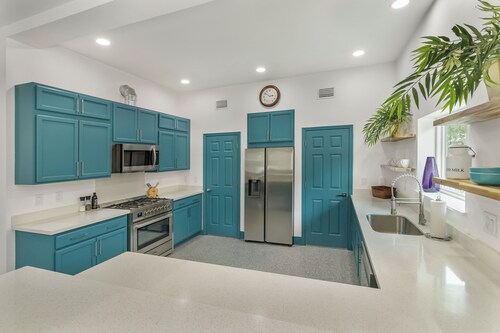 Fun & Spacious Family Oasis: Backyard ~ Games ~ EV