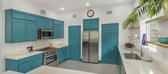 Fun & Spacious Family Oasis: Backyard ~ Games ~ EV