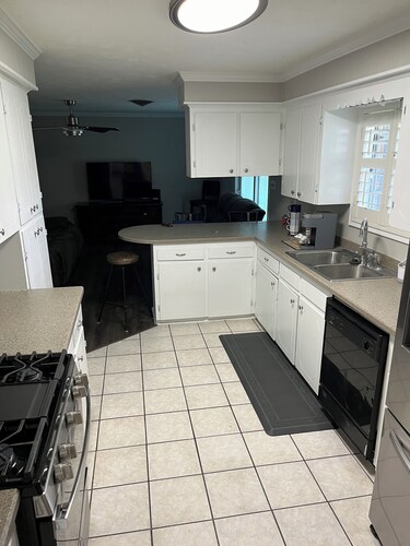 3 bedroom home that's about 10 mminutes away from the local casinos.