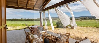 Immerse yourself in the charm of real Sardinia. Villa Perla dei Nuraghi will welcome you in a pure landscape, surrounded by nature but just a few minutes from Alghero, in the Olmedo area. Villa Perla dei Nuraghi is located in a strategic position to reac