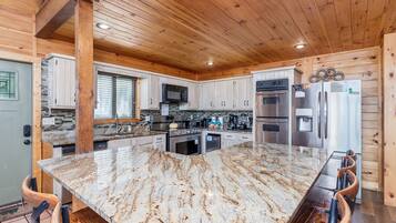 雪櫃、微波爐、焗爐、爐具