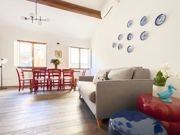 TV - Brand new 3-BR apt 3 minute walk by the Duomo (Firenze)