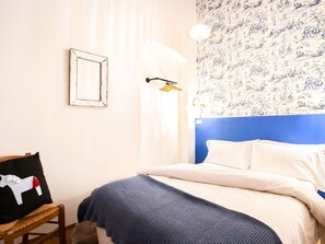3 bedrooms, iron/ironing board, free WiFi, bed sheets - Brand new 3-BR apt 3 minute walk by the Duomo (Firenze)