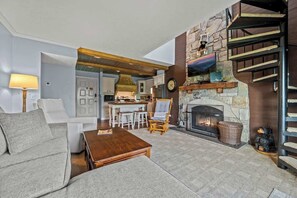 TV, fireplace