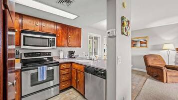 Coffee/tea maker, fridge, microwave, oven