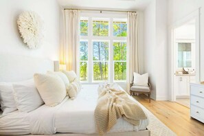 3 habitaciones, tabla de planchar con plancha y cuna de viaje 