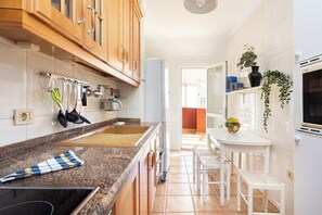 MikrovÄgsugn, ugn, spishÀll och kaffe- och tebryggare