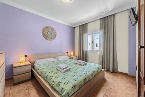 2 bedrooms, iron/ironing board, WiFi, bed sheets