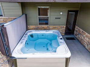 Tina de hidromasaje al aire libre