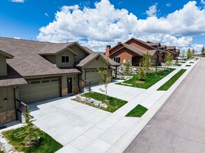 Exterior - Wellness Retreat with Fitness Equipment, Sauna, Cold Plunge and Hot Tub (Kamas)