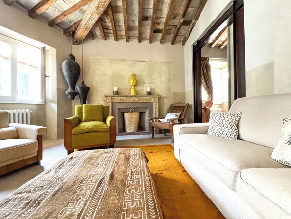 Fireplace - Green Rooftop Terrace, Florence Historical Center (Firenze)