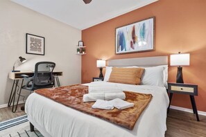 1 bedroom, desk, iron/ironing board, travel crib - Artistic 1BD: TCU Walkable, Vibrant & Convenient! (Fort Worth)