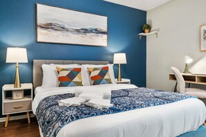 1 Schlafzimmer, Schreibtisch, Bügeleisen/Bügelbrett, Reisekinderbett