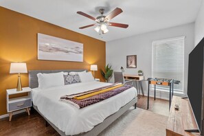 2 soveværelser, skrivebord, strygejern/strygebræt, weekendseng