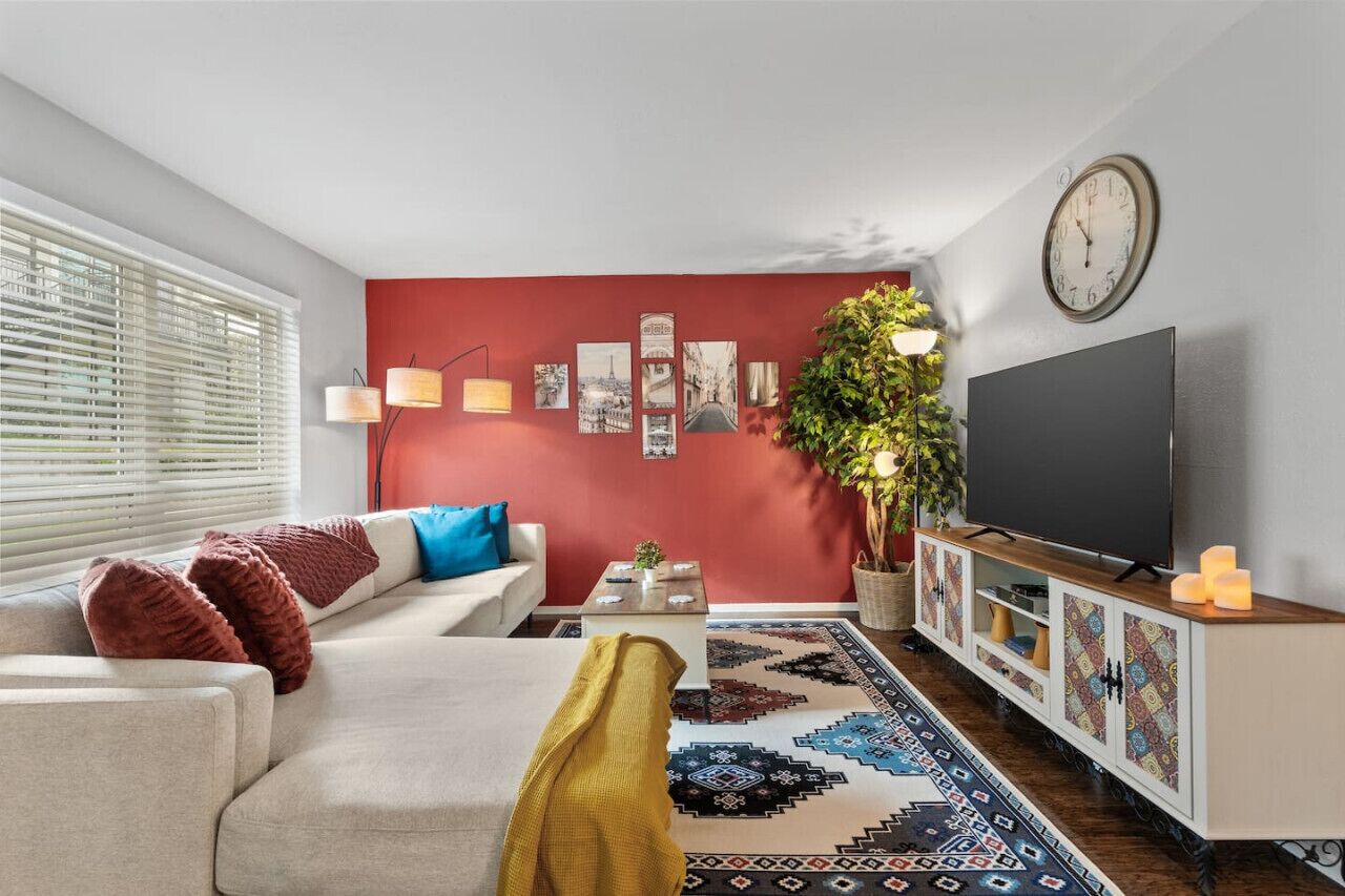 Smart TV, books, offices