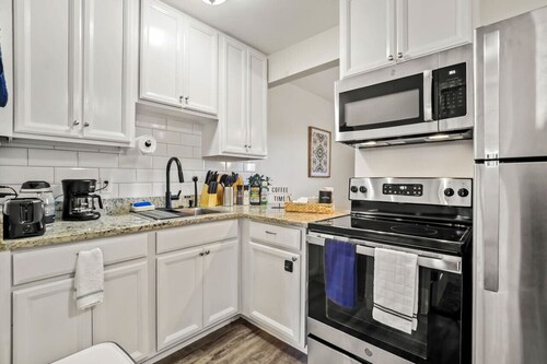 Stay Close to the Action: Prime location 1BD Unit!