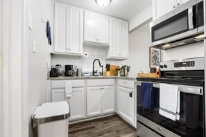 Fridge, microwave, oven, stovetop - Stay Close to the Action: Prime location 1BD Unit! (Arlington)