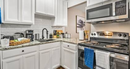 Live the Excitement: Prime 1BD Close to the Action