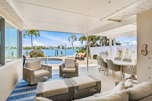 Herons on La Hacienda – Waterfront Grotto Pool, Golf Cart & Minutes to Indian Rocks Beach