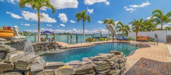 Herons on La Hacienda – Waterfront Grotto Pool, Golf Cart & Minutes to Indian Rocks Beach