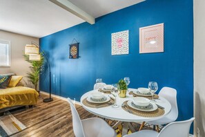 Dining - Where It's All Happening: 1BD in the Mid of Action (Arlington)