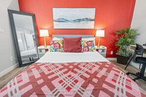 1 bedroom, desk, iron/ironing board, free WiFi - Steps Away from the Heart of the FUN!AT&T Walkable (Arlington)