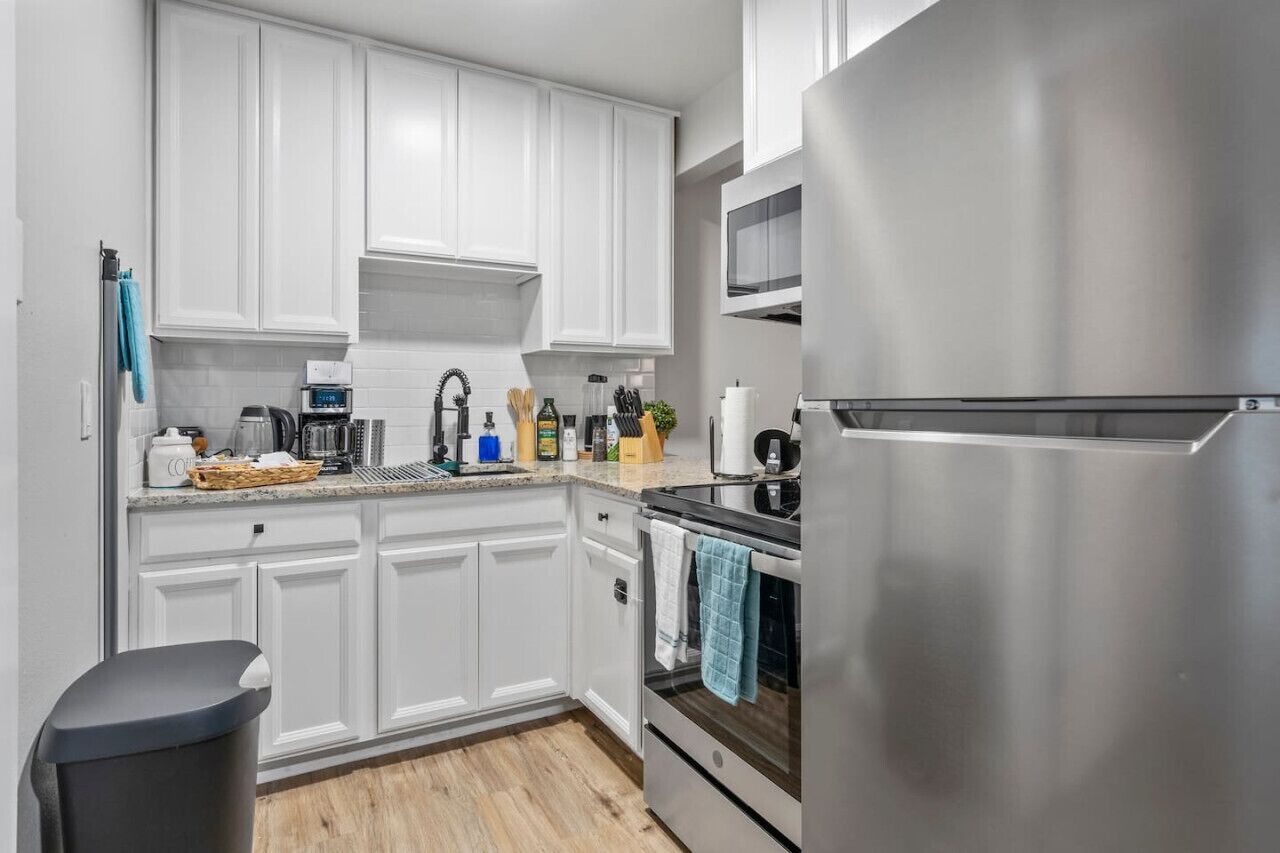 冰箱、微波炉、烤箱、炉灶