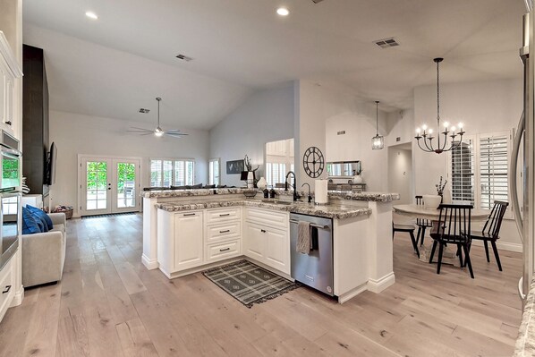 Interior - Luxury Scottsdale Kierland 5 Bdrm w/ Backyard Oasis! (Scottsdale)