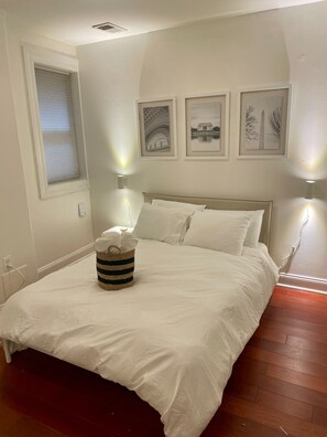 2 makuuhuonetta, silitysrauta/-lauta, Wi-Fi, vuodevaatteet