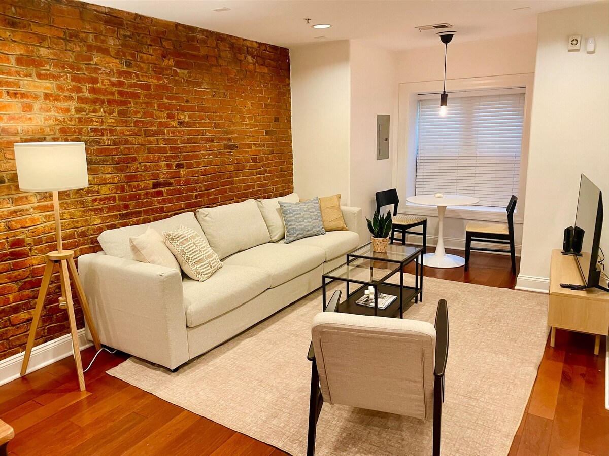 Apartment in Adams Morgan, short walking distance to 18th street and metro!